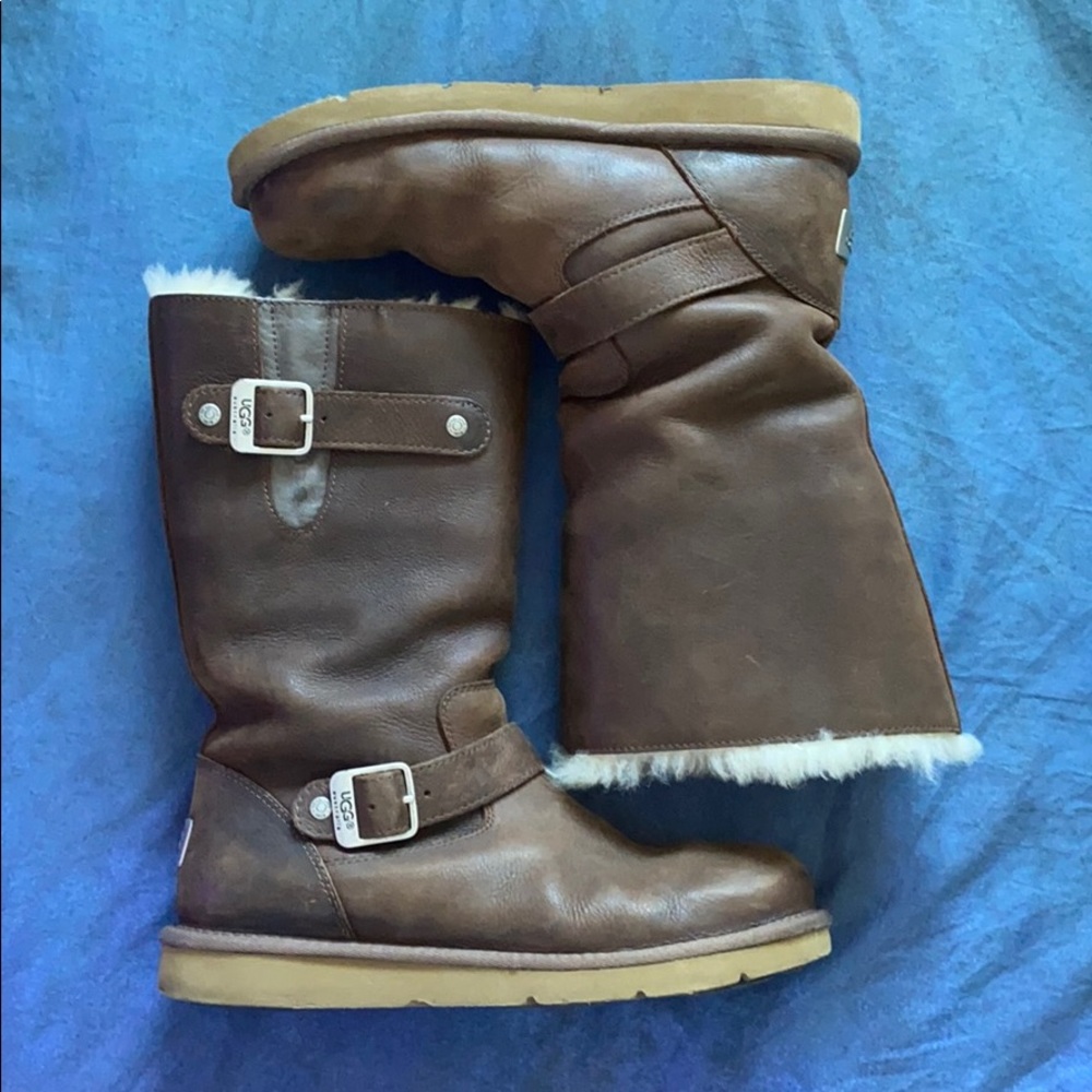 -UGG boots brown leather